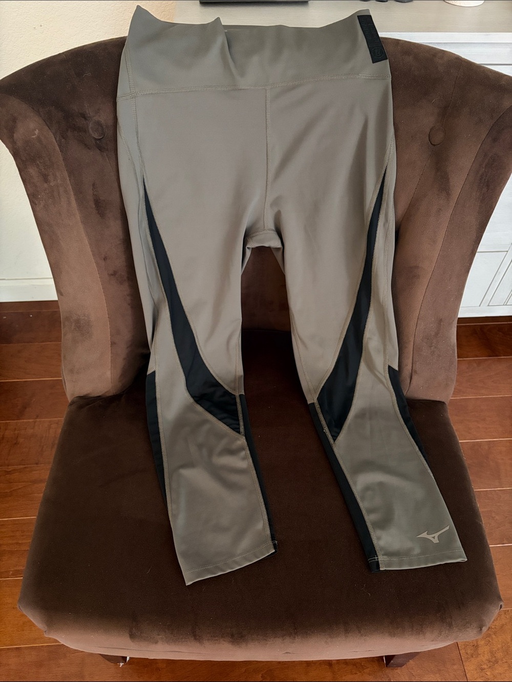 Mizuno Womens 3/4 Leggings with Black Sheer Panels